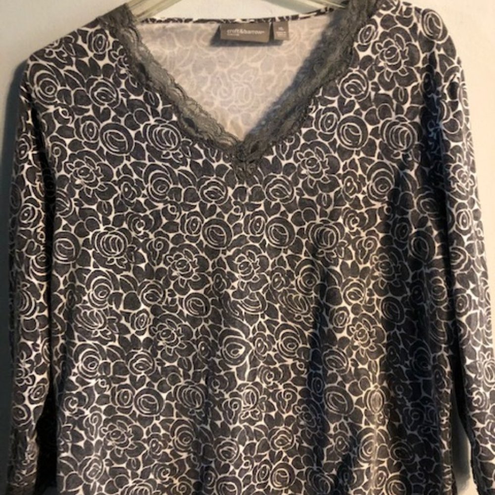 Croft and Barrow.  Size XLG. Long Sleeved Top.